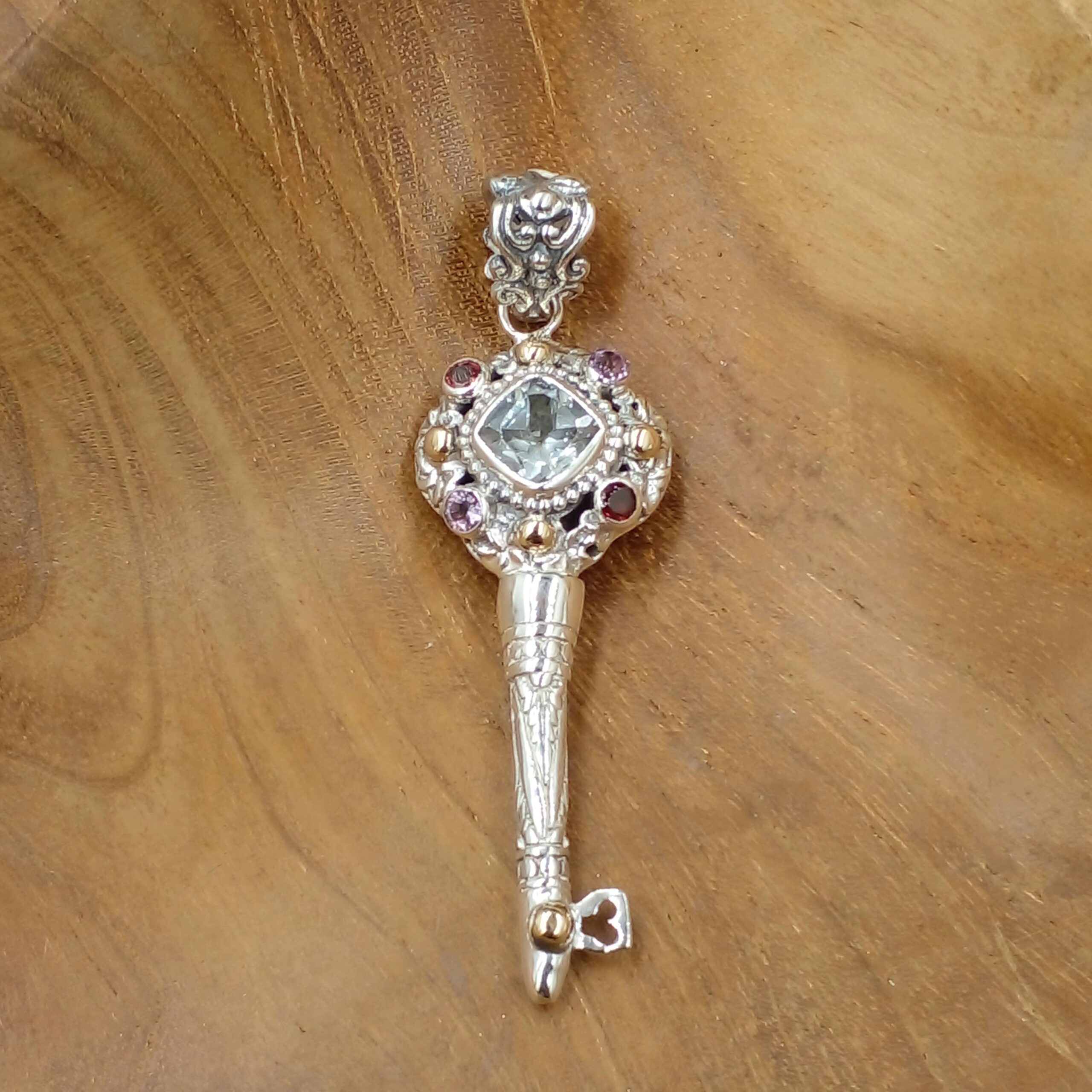 Liontin Kunci Perak Bali