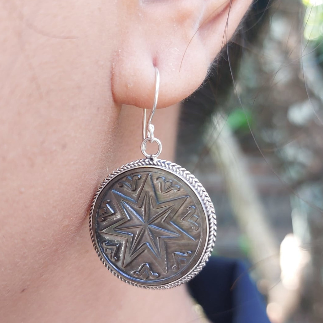 Anting Perak Kerang Bulat Ukiran Bintang E1565 - Gambar 5