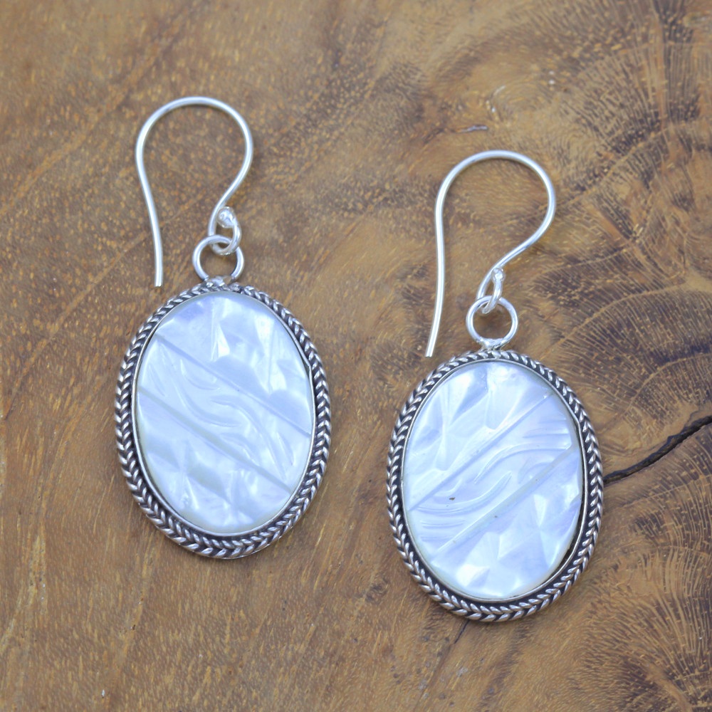 Anting Perak Mother of Pearl Oval Ukir E1568 - Gambar 2