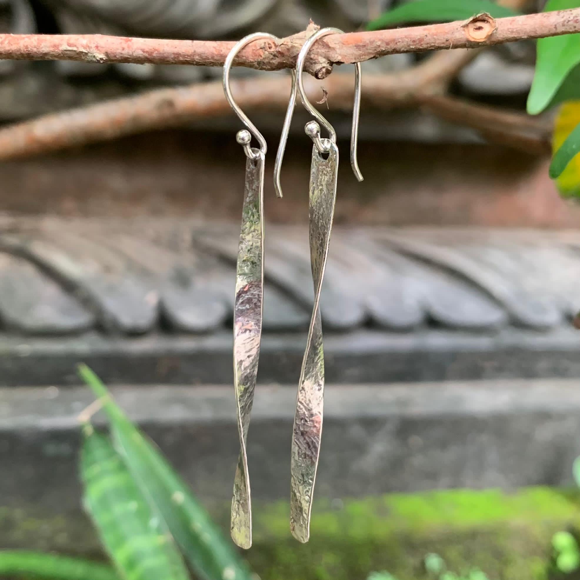 Anting Perak Stik Motif Hammered Curly E1872 - Gambar 2