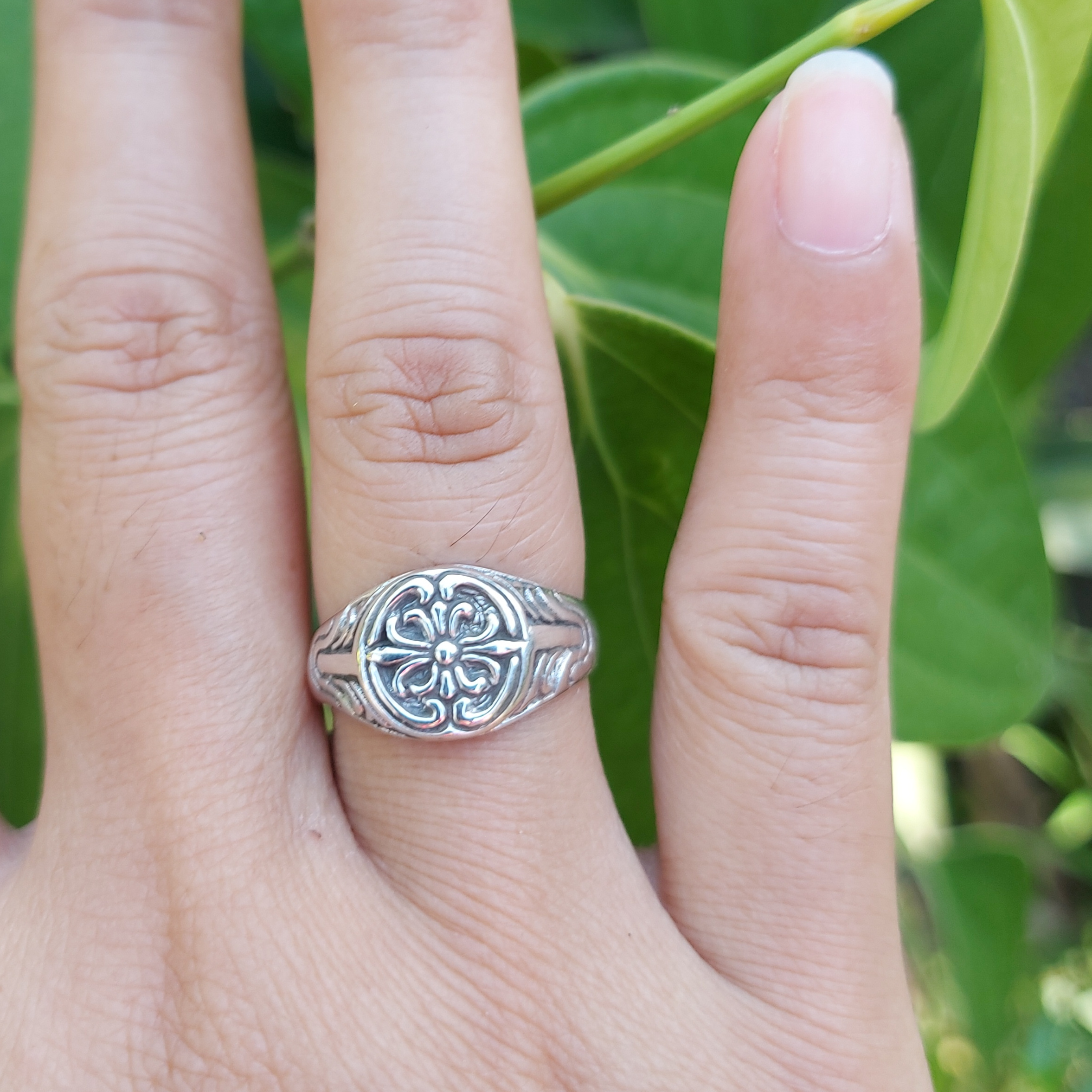 Cincin Perak Signet Lily R751 - Gambar 4
